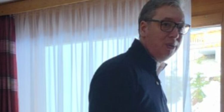Vučić objavio video svoje sobe, pa se pohvalio: ‘Mogu se ispružiti’