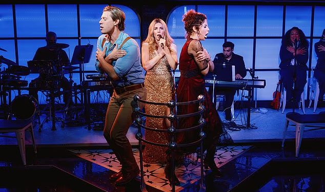 West End mjuzikl Titanique ismijava obiteljsku svađu Beckham tijekom prve godišnjice gala – nakon Brooklynove izjave bombe