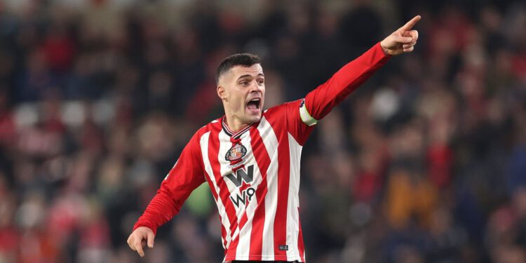 Xhaka gubi živce i svađa se s navijačem West Hama: utakmica prekinuta