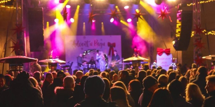 Zadarski – U Pagu građani dočekali Novu godinu na otvorenom