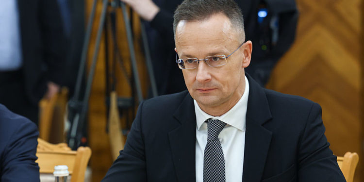 Zapadne sile u Ukrajini ‘kreću prema ratu’ – mađarski ministar vanjskih poslova — RT World News