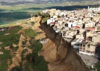 Zastrašujući procjep na Mediteranu se širi, grad klizi u ponor: ‘Situacija je ozbiljna, uplašeni smo’