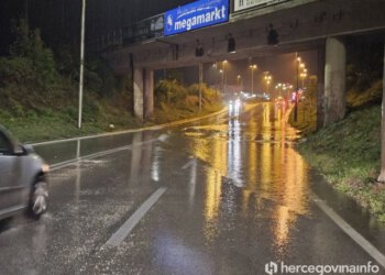 Zbog jake kiše mogući izlijevi vode na kolnike