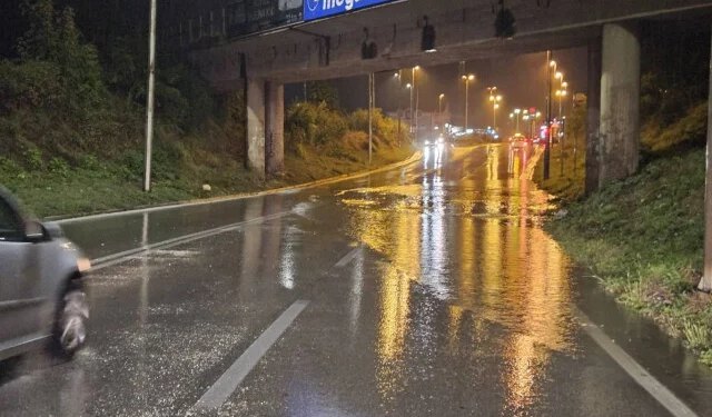 Zbog jake kiše mogući izlijevi vode na kolnike