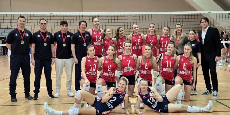 Ženska U18 reprezentacija u odbojci nije imala sreće u Zadru. Naše su povele 2:0, ali onda su krenule greške…
