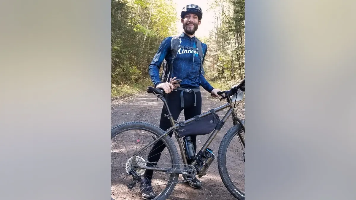 Alex J. Pretti u biciklističkoj opremi