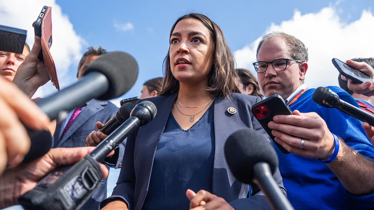 AOC razgovara s novinarima na Capitol Hillu