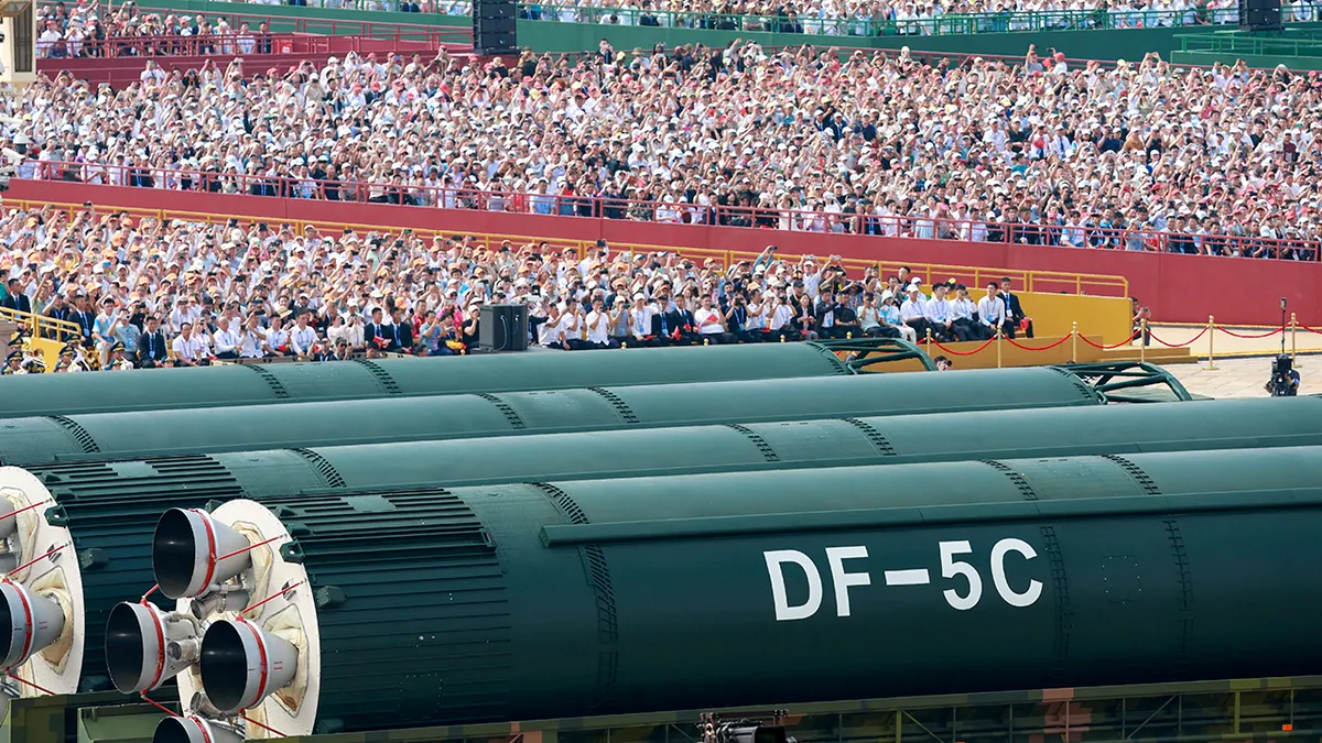 Kina održava vojnu paradu