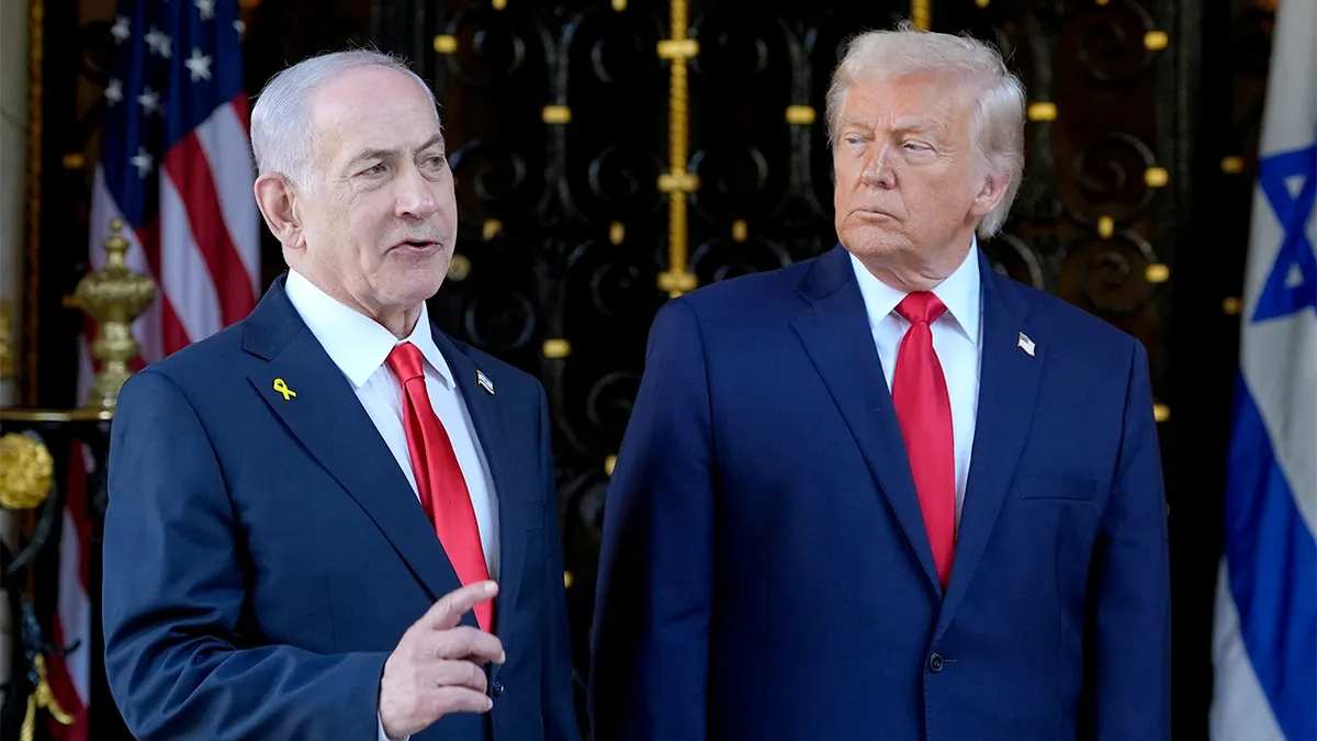 Trump i Netanyahu obraćaju se novinarima na Floridi.