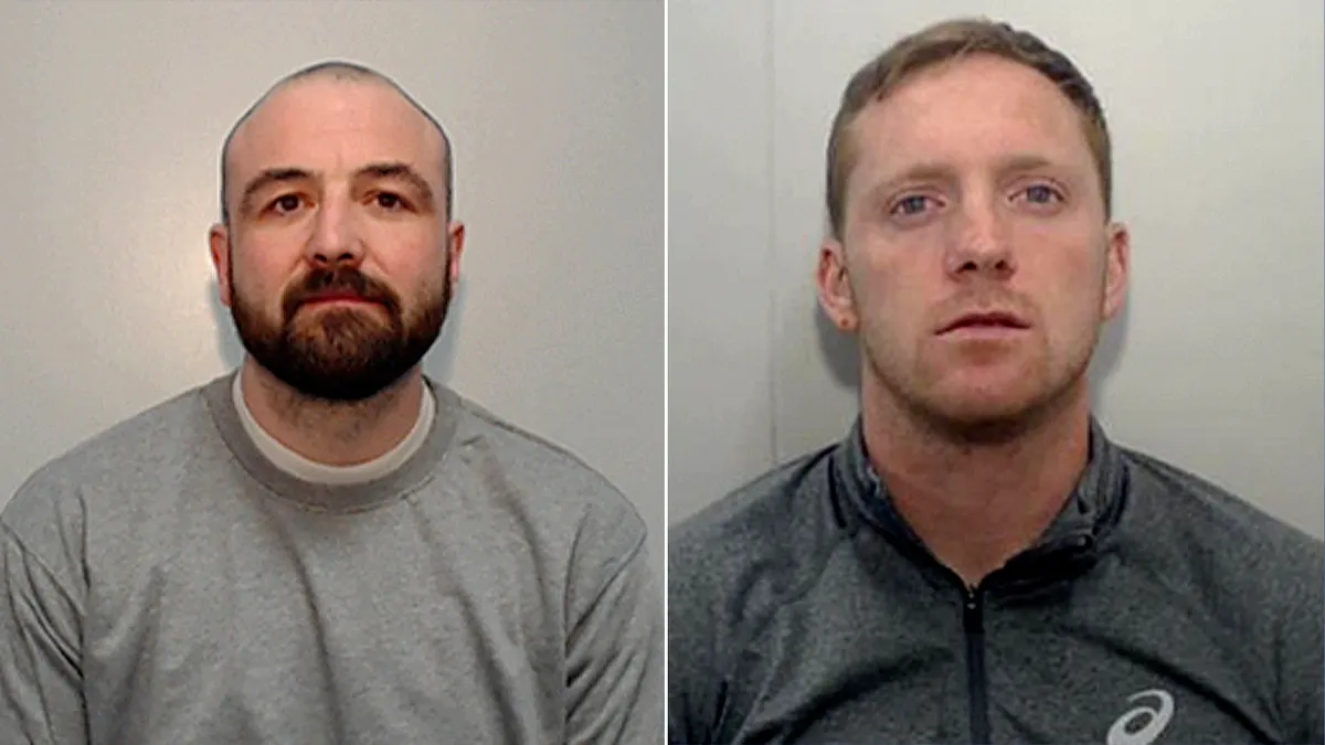 fotografije dvojice mladića u sivoj košulji