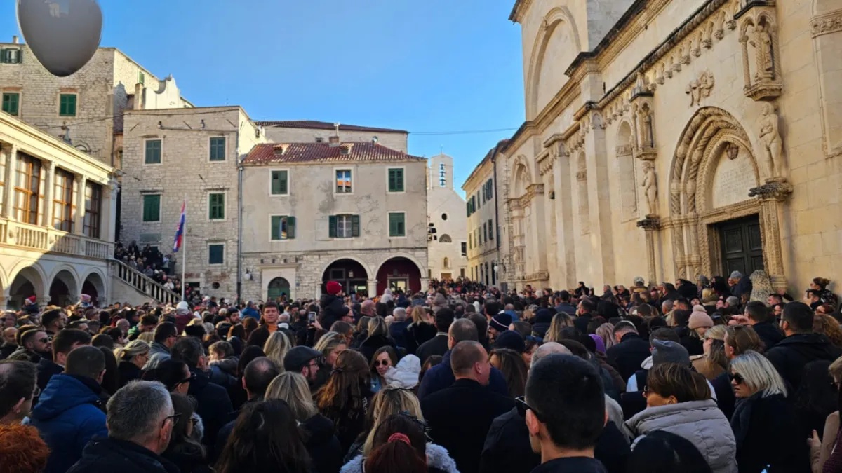 Druga strana šibenske medalje: "Da, čudo smo 65 dana, ali  ovako je ostalih 300 - Razvikanost se skupo plaća, a grad je prazan!"