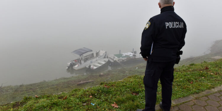 ​U rijeci Savi pronađeno beživotno tijelo ženske osobe i automobil