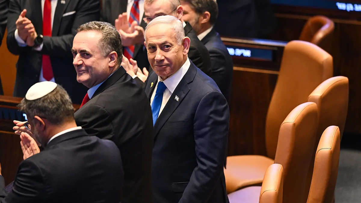 Izraelski premijer Benjamin Netanyahu viđen je dok se američki predsjednik Donald Trump sprema iznijeti primjedbe Knessetu.