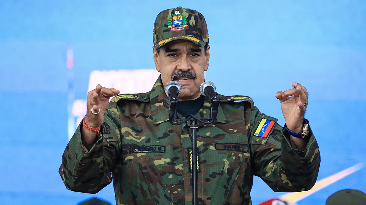Nicolás Maduro govori tijekom vojne ceremonije