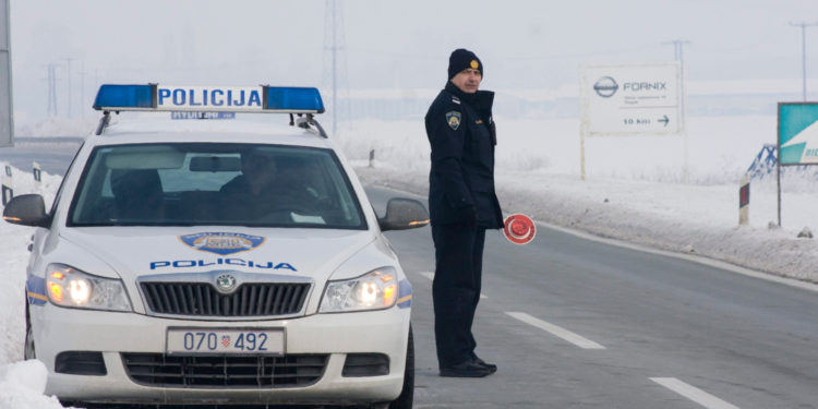 Požar na obiteljskoj kući u Tovarniku: Vatrogasci pronašli izgorjelo tijelo