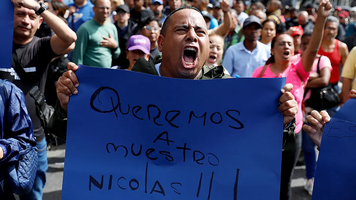 Čovjek koji vrišti sa znakom