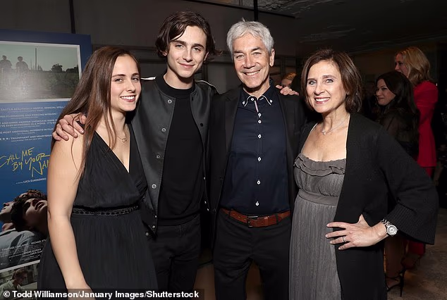 Nicole nije samo majka dvoje uspješnih glumaca, već je i vrhunska agentica za nekretnine u tvrtki Corcoran u New Yorku. (Na slici: Pauline Chalamet, Timothée Chalamet, Marc Chalamet i Nicole Flender 2018.)