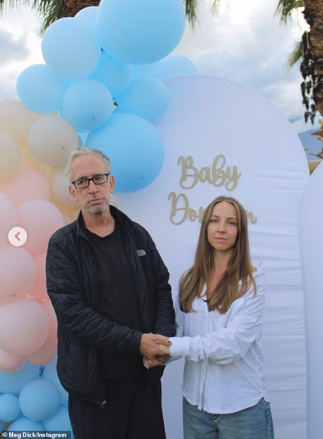 Dickova kći Meg Dick (desno, na slici 19. studenog) trebala bi dočekati svoje prvo dijete, kćer, s dečkom Brandenom Donovanom