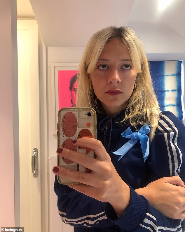 Komičar (61) dijeli Kitty (28), Winifred (na slici) 27 i Fredericu (21) sa suprugom umjetnicom Magdom Archer