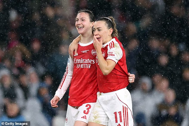 Kao što je Lotte Wubben-Moy (lijevo) rekla prije utakmice: 'Ništa lako nije učinjeno u udobnosti. Bit će neugodno, ali tu vidim rast'