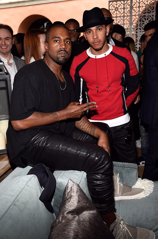 Samo sedam mjeseci kasnije, Hamilton je bio toliko blizak s Kardashian i njezinim 47-godišnjim trećim bivšim suprugom da je proslavio Uskrs u njihovom domu (na slici 2015.)