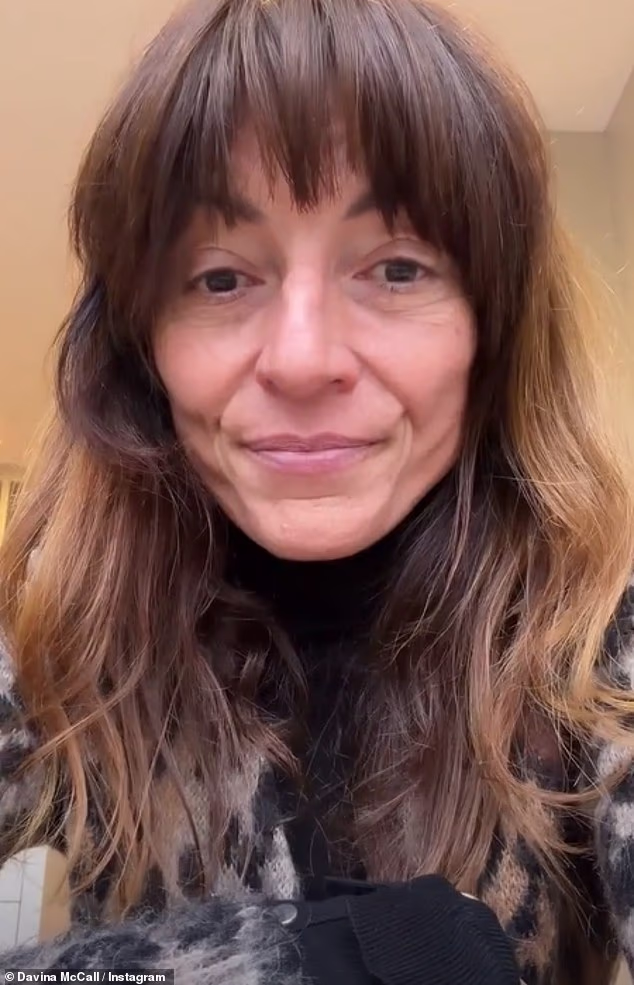 Prošli je mjesec potvrdila da je završila preventivnu radioterapiju i postala je emotivna zbog završetka liječenja