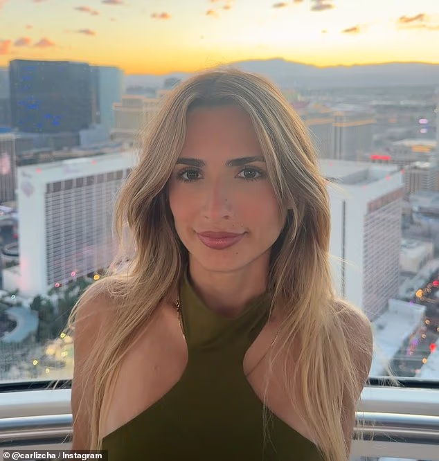 De La Cruz, na novijoj slici, tužila je svog bivšeg pjevača jer je 2023. bez njezinog pristanka upotrijebio snimku njezina glasa u jednoj od njegovih pjesama