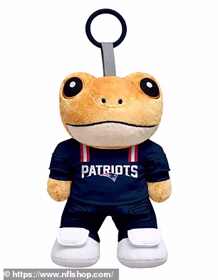 Plišana igračka Bad Bunny x Patriots dostupna u NFL Shopu