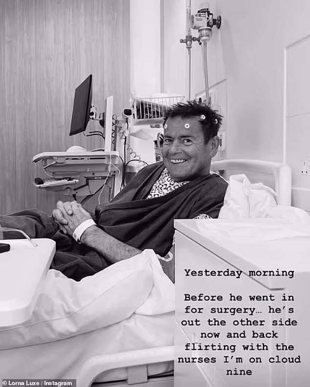 Prije Božića, John je hitno vraćen u bolnicu zbog otkazivanja organa, nakon komplikacija s kemoterapijom i obolio je od sepse, ali se pokazao kao borac