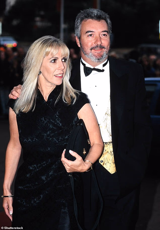 Djevica i supruga Rosie 1995. Djevica je na kraju živio s 'prijateljevim prijateljem' u maloj kući u Stoke D'Abernonu, Surrey, i tu je prvi put upoznao Rosie