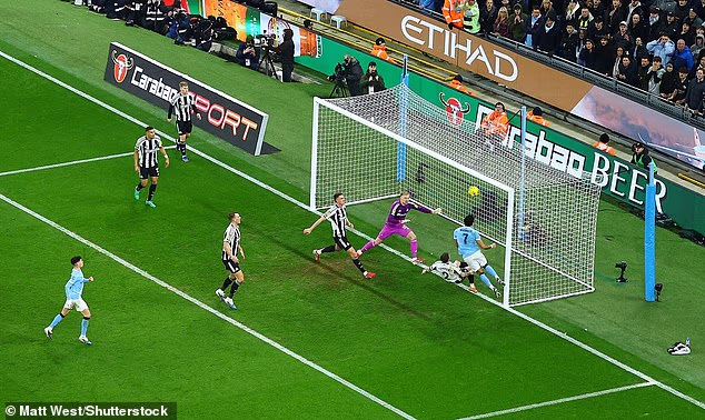 Marmoush je pogodio glavom iz blizine dok je Man City iskoristio svoj brzi start