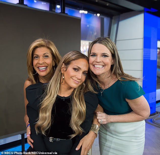 Lopez je također podijelila svoju podršku voditeljici emisije Today; Viđena s Guthriejem i bivšom suvoditeljicom Hodom Kotb 2017