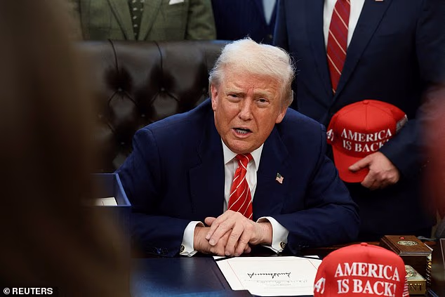 Samo nekoliko minuta nakon što je video stigao na platformu, predsjednik Trump potvrdio je putem Truth Social objave da je razgovarao s Guthrie i da je čuo njezine molbe; Trumps viđen 3. veljače