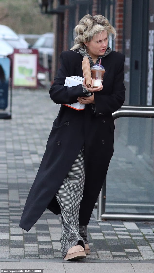 Molly-Mae održavala je udobnost u svom kompletu