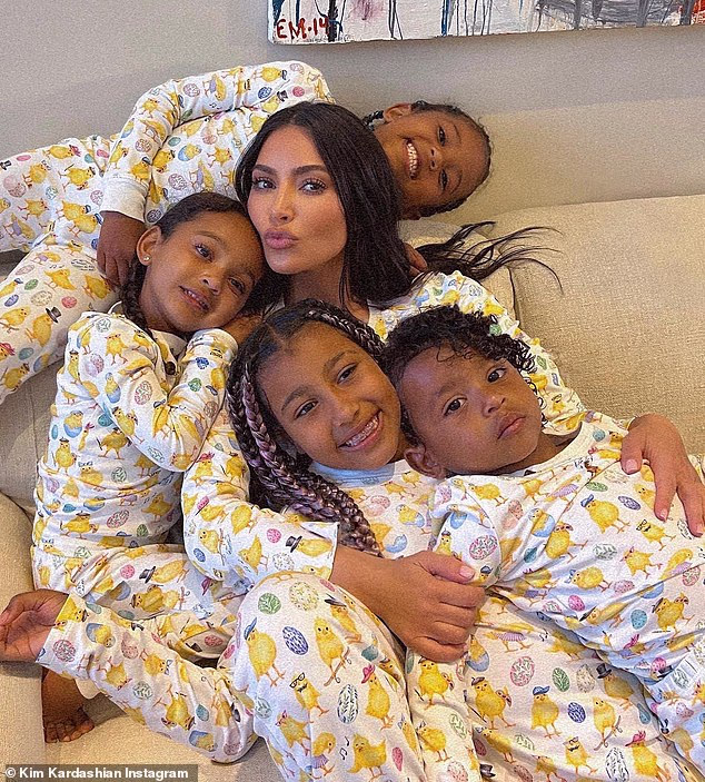 Zajedno imaju četvero djece - North, 12, Saint, 10, Chicago, osam, i Psalm, šest - a Kim je jasno dala do znanja da je veza ipak na prvom mjestu