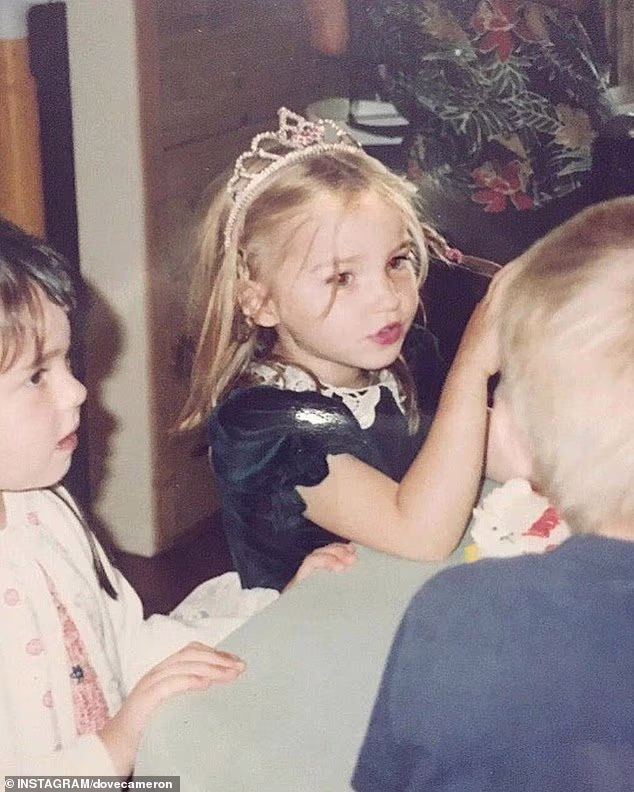 Cameron, ovdje prikazana kao djevojčica, imala je samo osam godina kada je njezin prijatelj ubijen