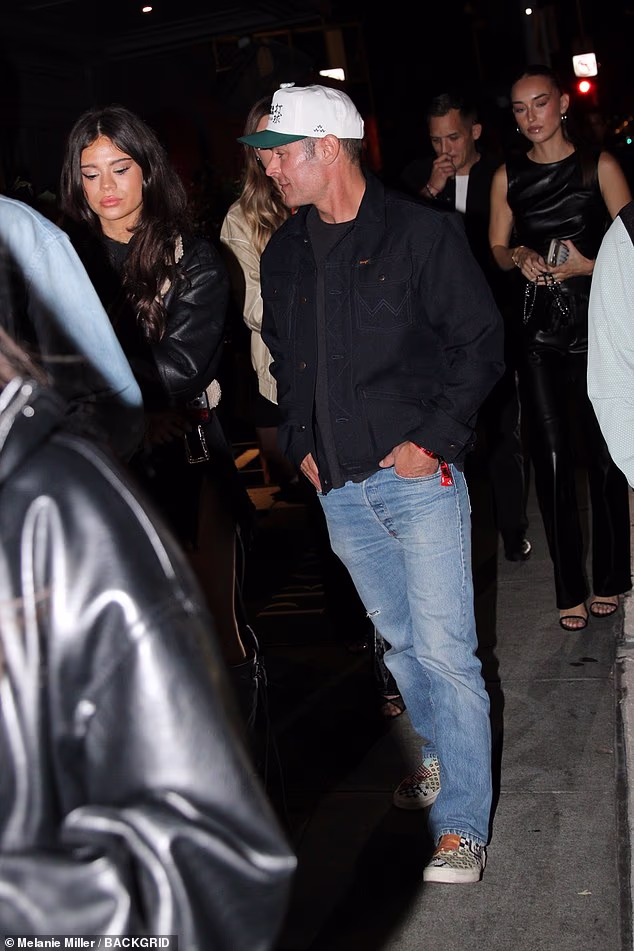 S 38 godina, voditeljica koja je osvojila dnevnu nagradu Emmy, 17 je godina starija od brinete za pojasom, a oboje su počeli u šou biznisu kao tinejdžeri