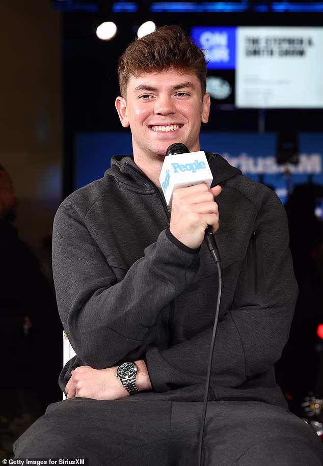 Ovo dolazi u trenutku kada su glasine o romansi s Eagles CB Cooper DeJean sve jače