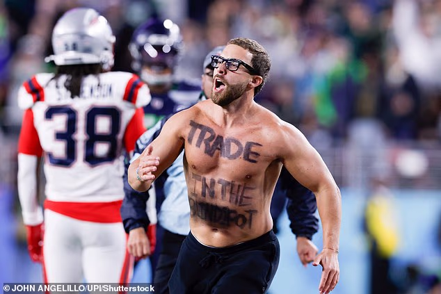 Činilo se da na torzu poderane trake piše 