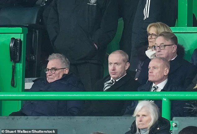 Šutnja izvršnog direktora Michaela Nicholsona navela je mnoge da dovedu u pitanje komunikaciju kluba