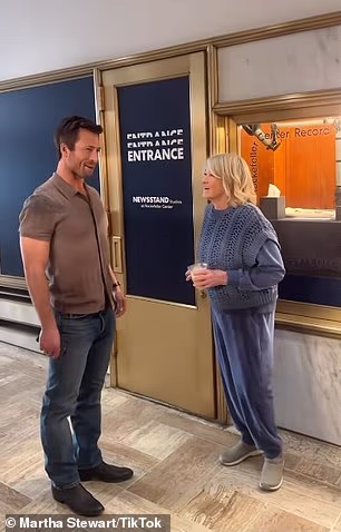 Napisala je kako je 'šarmantan' bio dok je promovirao svoju liniju začina Smash Kitchen