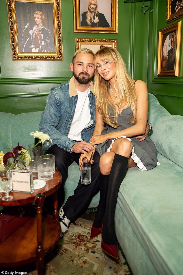 Olivia je potvrdila da se razišla od Bradleyja u emotivnoj izjavi ovog mjeseca, a izvještaji tvrde da je njihov brak okončan nakon što je nogometaš 'prešao granicu' i 'prekinuo njezino povjerenje'