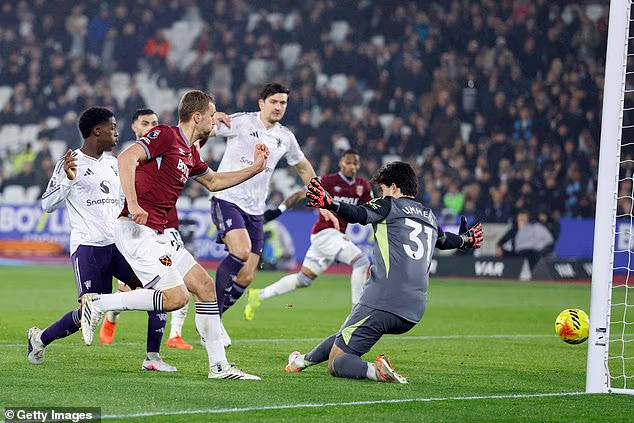 Luke Shaw napravio je skupu pogrešku u trenucima koji su vodili do prvog gola Tomasa Souceka