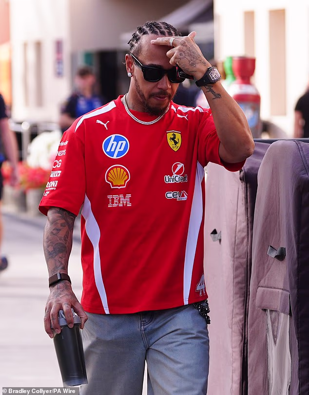Sada se vozač Formule 1 Lewis vratio na posao za Scuderia Ferrari za prvo od dva predsezonska testiranja u Bahreinu