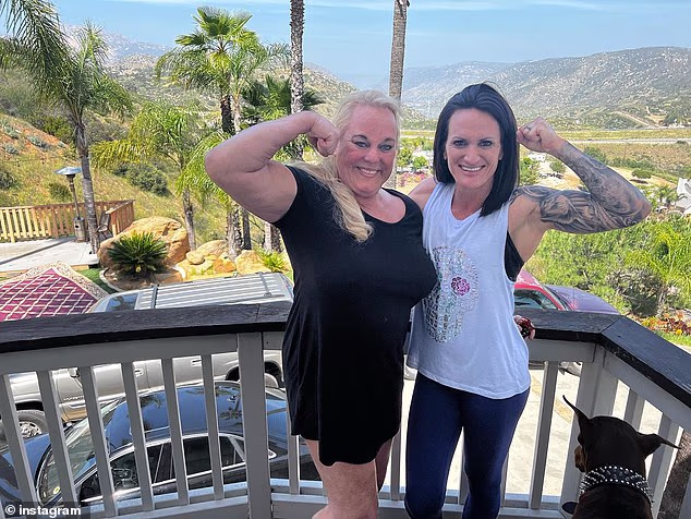 Plavuša rođena u Minnesoti - iza koje je ostao neimenovani 42-godišnji sin - navodno nije odgovarala na pozive prijatelja danima prije nego što su otišli do njezine kuće provjeriti kako je i pronašli je bez odgovora u kuhinji (na slici 2022.)