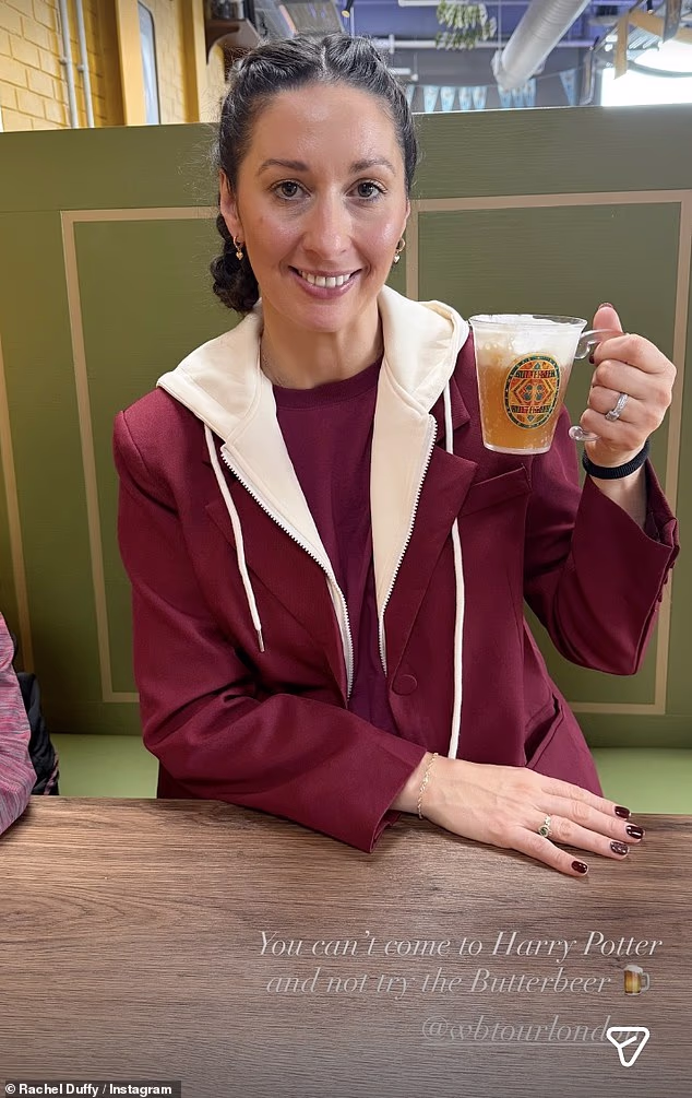 TV osoba (43), koja je nedavno otkrila da svoju pokojnu majku nije mogla povesti na odmor iz snova prije nego što je umrla, provela je kvalitetno vrijeme sa svojim suprugom i dvoje njihove djece