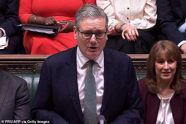 73-godišnji biznismen također je otkrio da nije siguran je li Sir Keir Starmer, na slici danas u PMQ-u, pravi čovjek za premijera