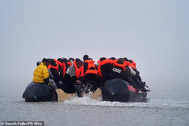 Ogromnih 65 922 ilegalnih migranata stiglo je do Ujedinjenog Kraljevstva otkad je Sir Keir bio na Downing Streetu u srpnju 2024. - to je više nego pod bilo kojim drugim premijerom u povijesti (fotografija iz arhive)