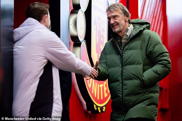 Ratcliffe je uvelike nepopularan među navijačima Man Uniteda otkako je kupio njegov udio u klubu 24. prosinca 2023.