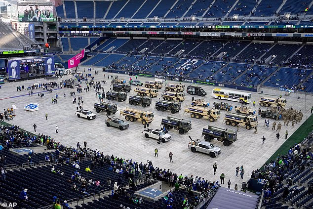 Navijači Seattle Seahawksa počinju se okupljati na Lumen Fieldu uoči parade momčadi